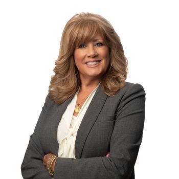 Portrait of Mary Lee Bellis, REALTOR®.